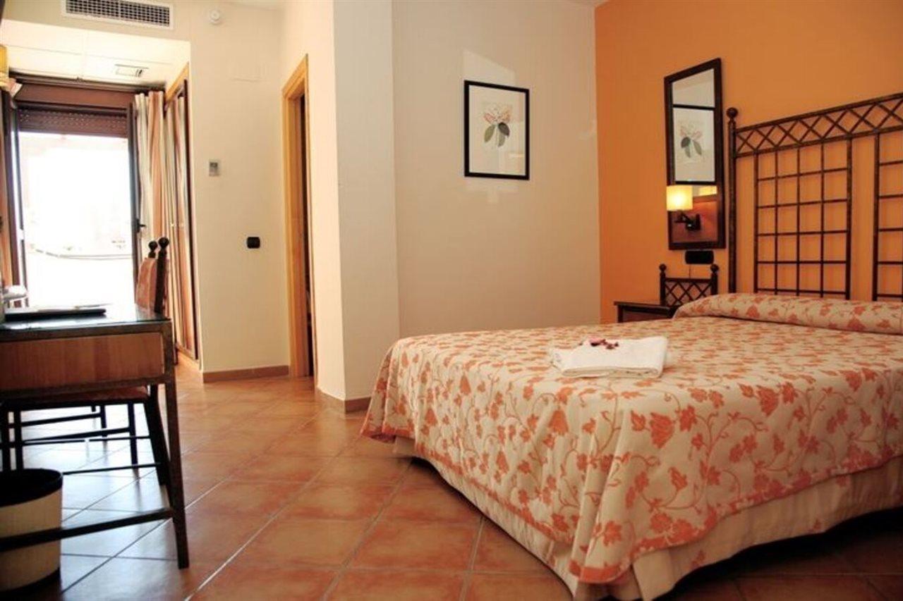 Hotel Ele Santabarbara Castilleja de la Cuesta Zewnętrze zdjęcie