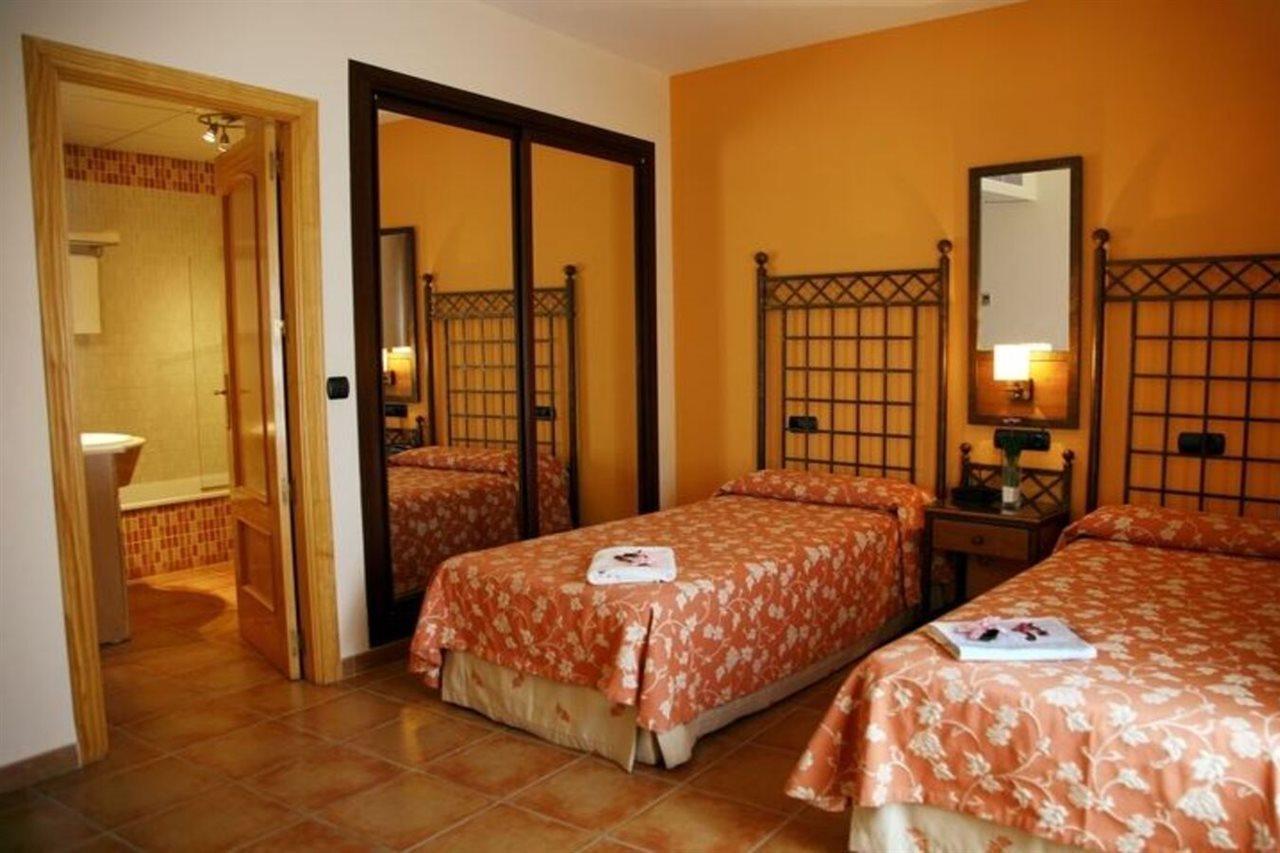 Hotel Ele Santabarbara Castilleja de la Cuesta Zewnętrze zdjęcie