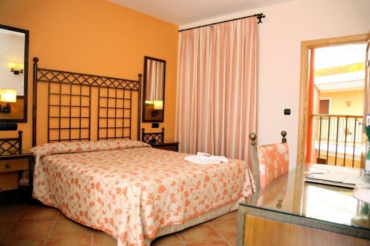 Hotel Ele Santabarbara Castilleja de la Cuesta Zewnętrze zdjęcie