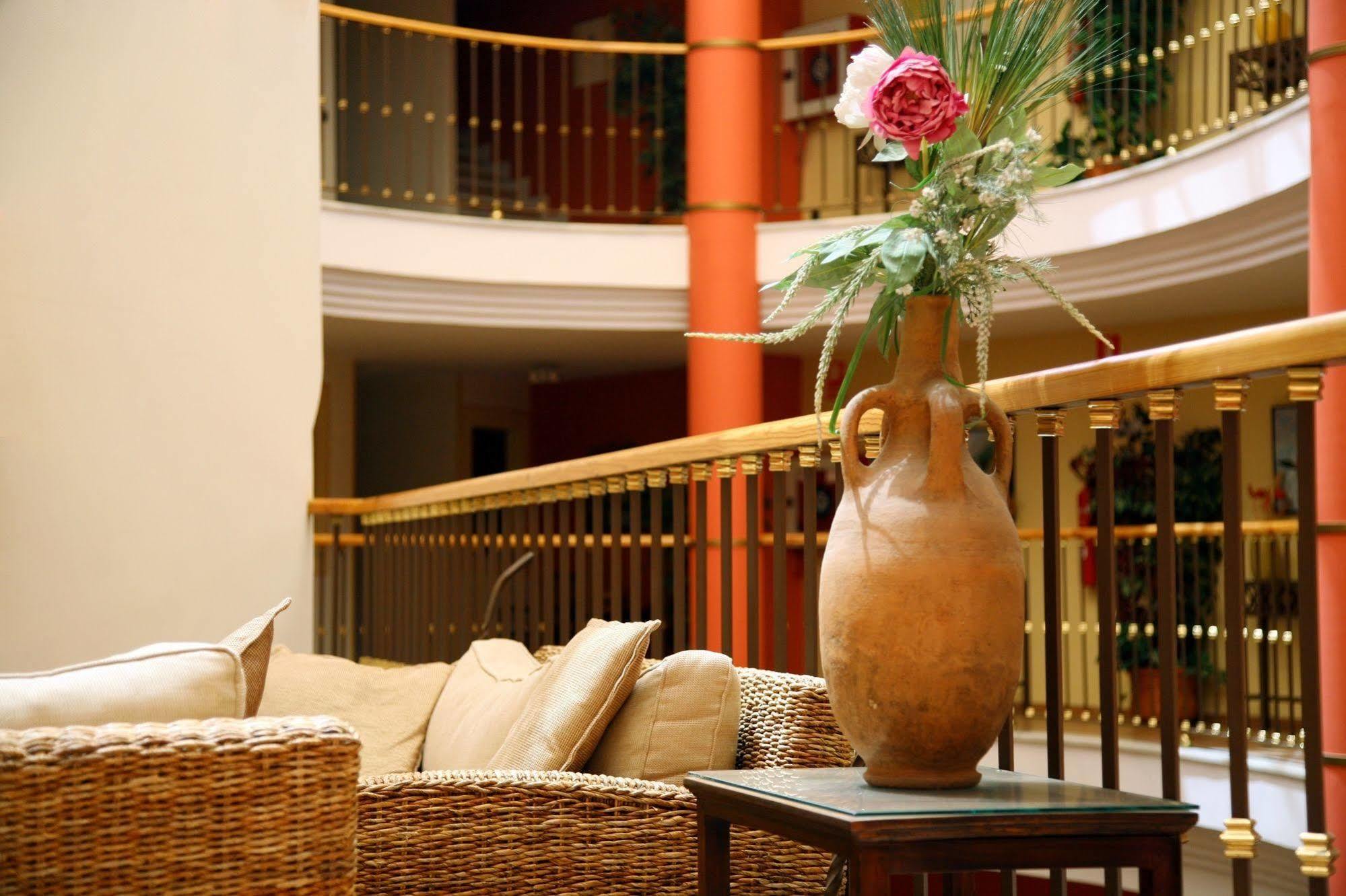 Hotel Ele Santabarbara Castilleja de la Cuesta Zewnętrze zdjęcie