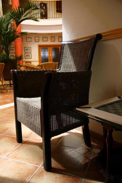Hotel Ele Santabarbara Castilleja de la Cuesta Zewnętrze zdjęcie